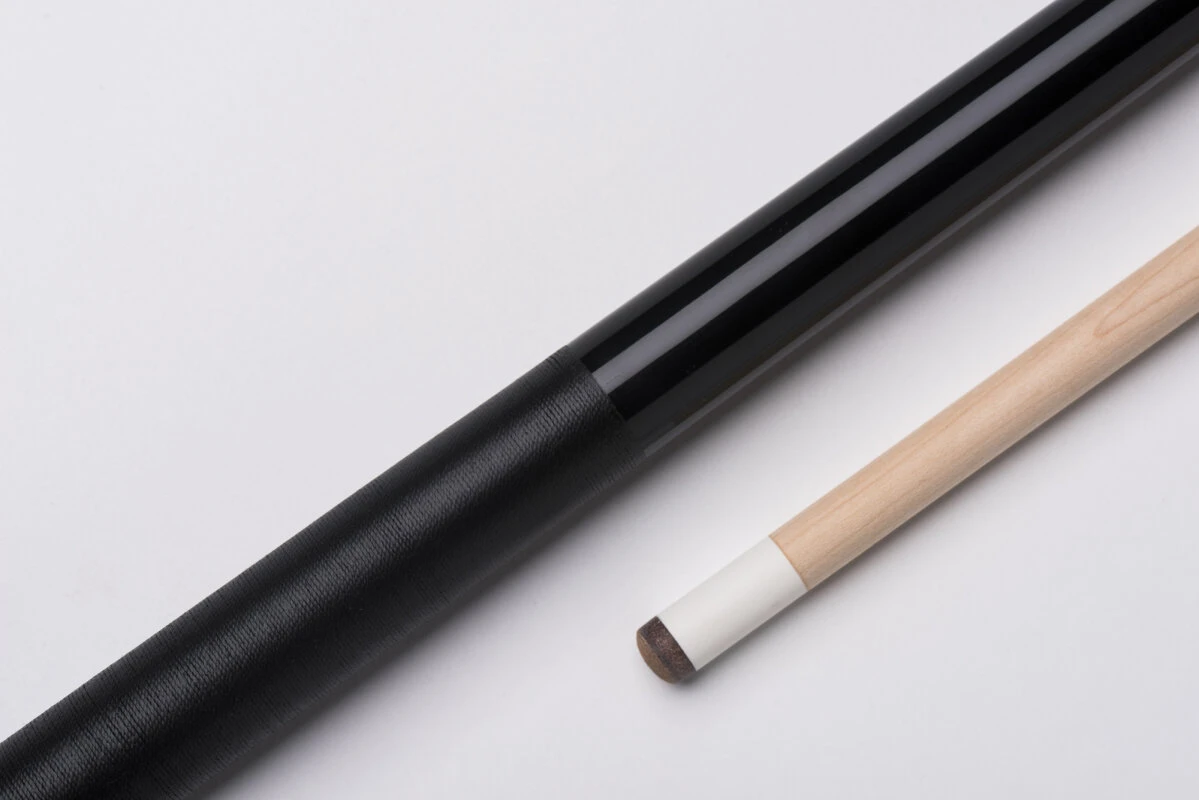 CUEL Code Black Billard-Queue schwarz für Poolbillard, 2-teilig, mit Vollholz-Oberteil, Leinen-Griffband, 3/8x10-Gewinde