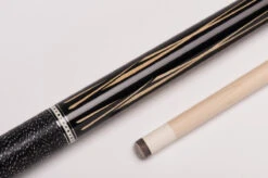 Demon DF1-002 Billard-Queue Für Poolbillard, 2-teilig, Mit Qualitäts-Klebeleder, Vollholz-Oberteil, Leinen-Griffband Inkl. Gewindeschoner