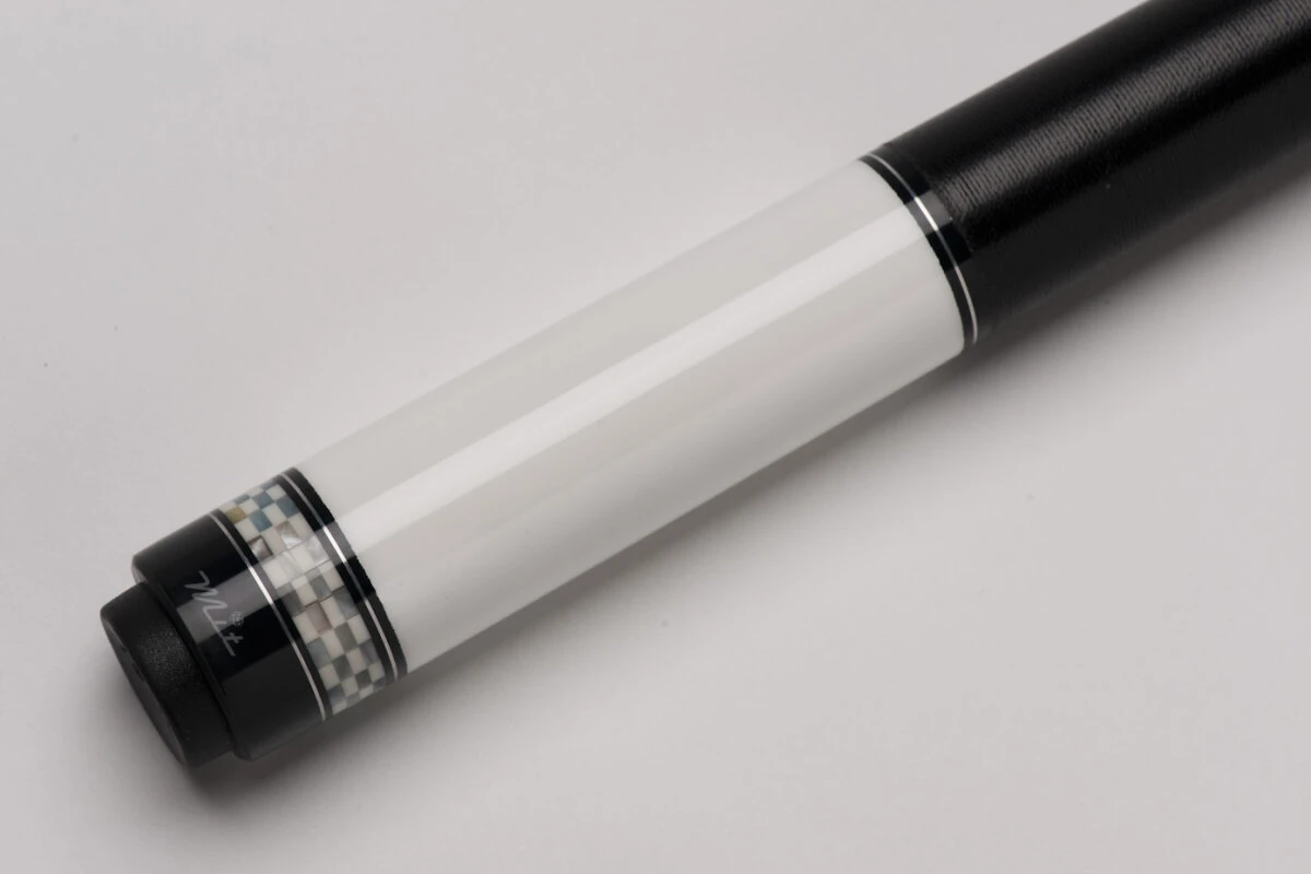 MIT MF2-002 Pool-Billard-Queue, 2-teilig, mit Klebeleder, Vollholz-Oberteil, Leinen-Griffband, inkl. Gewindeschoner